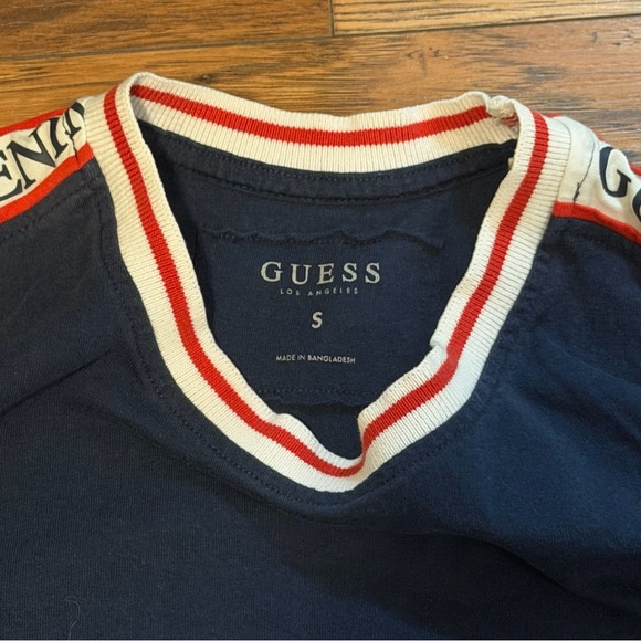 GUESS Y2K Men's Navy T-Shirt with Red striped logo Accents Small - Picture 3 of 10